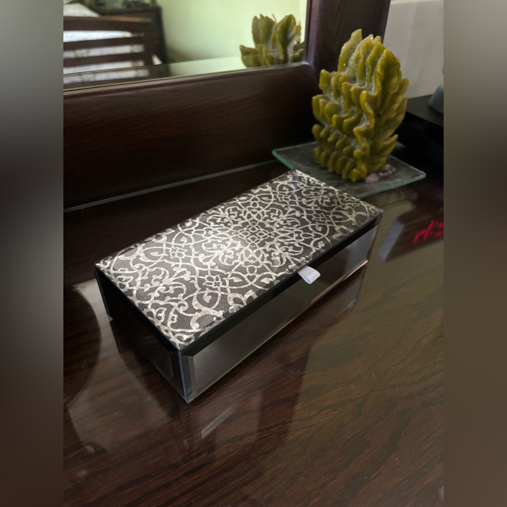 NWOT Jewelry box